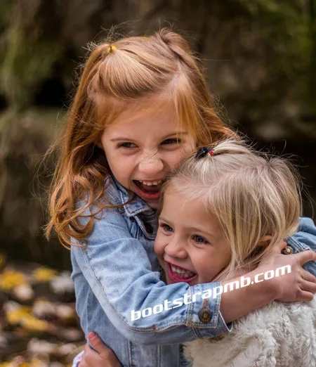 Hugs can do great amounts of good - especially for children. - 爱游戏